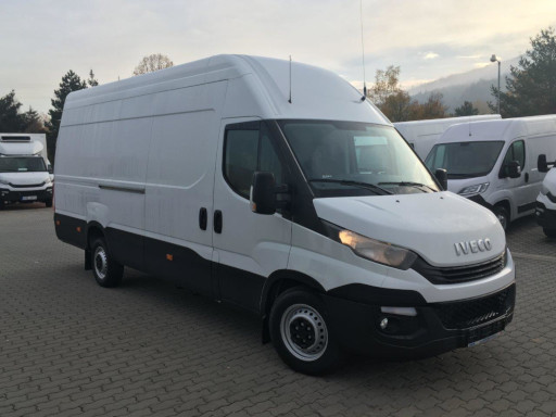 Půjčovna dodávek Praha 4- IVECO Daily 19m3 zpředu zleva