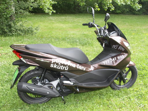 Půjčovna skůtrů Praha 4 - Skůtr Honda PCX 125 ccm