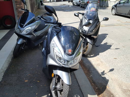 Půjčovna skůtrů Praha 4 - Skůtr Honda PCX 125 ccm